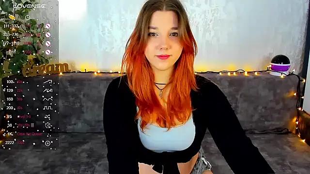 PenelopeOneGrey from StripChat