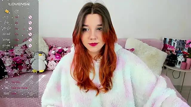PenelopeOneGrey from StripChat