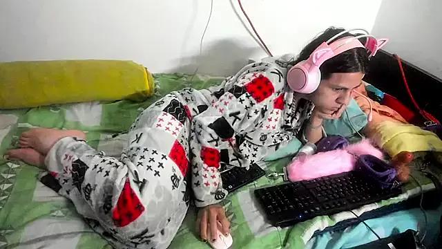 Girls: try live performances with matured performers, from dancing to quirks, in a variety of beautiful sex cams.