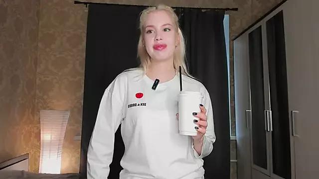 petite_mermaid from StripChat is Freechat