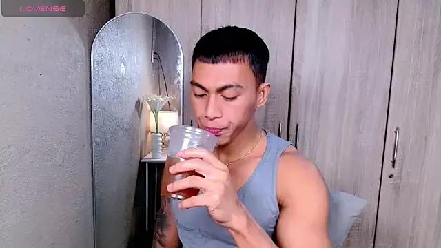 PinooyMilker from StripChat is Freechat
