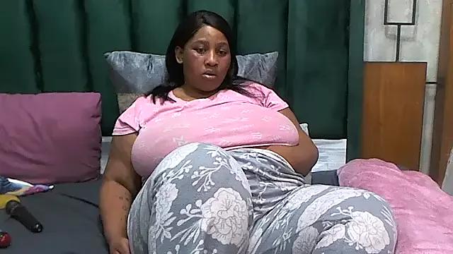 PIXIEBITCHXX26 from StripChat is Freechat