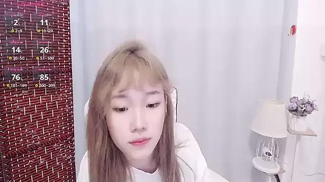 Q_mini from StripChat is Freechat