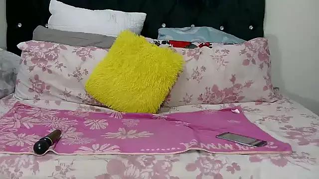 QUEEN_DIVAXX from StripChat is Freechat