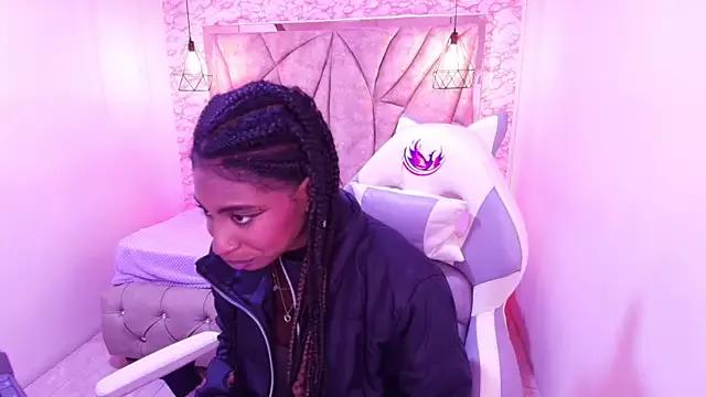 Queen_perla_ from StripChat