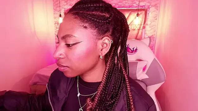 Queen_perla_ from StripChat