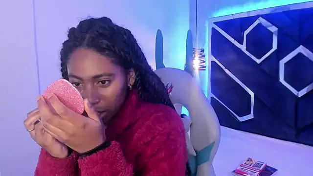 Queen_perla_ from StripChat