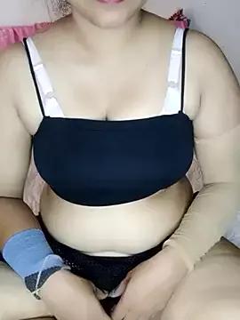 Queen_Taniya from StripChat
