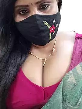 Queenflowerr from StripChat
