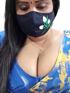 Queenflowerr from StripChat