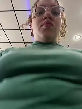 QueenNuttCollector from StripChat