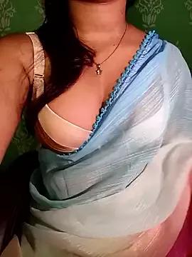 QueenOfHeart_07 from StripChat
