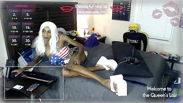 QueenofWhiteIce from StripChat
