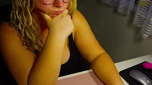 Girls: try live performances with matured performers, from dancing to quirks, in a variety of beautiful sex cams.