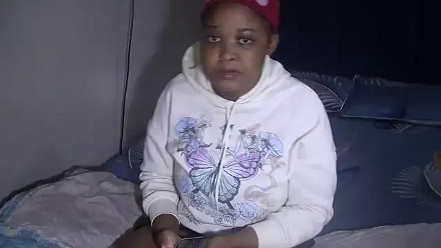 QUEENSHYNESS from StripChat