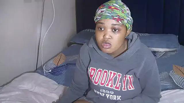 QUEENSHYNESS from StripChat