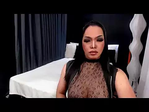 QueenxxLucy from StripChat