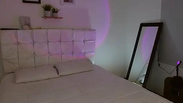 Rebbecawhite_meow from StripChat