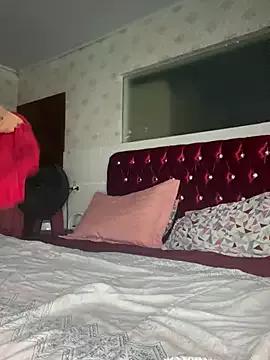 Rebecarosadinha from StripChat is Freechat