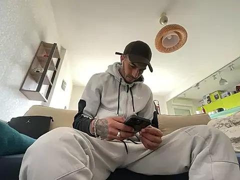 Rebeu313 from StripChat
