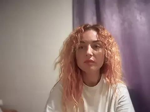Reddgiirl from StripChat