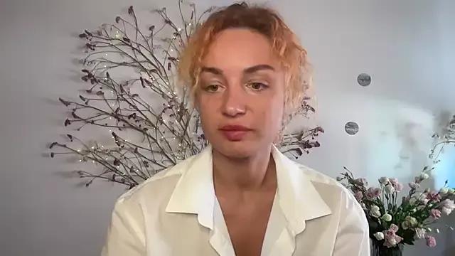 Reddgiirl from StripChat