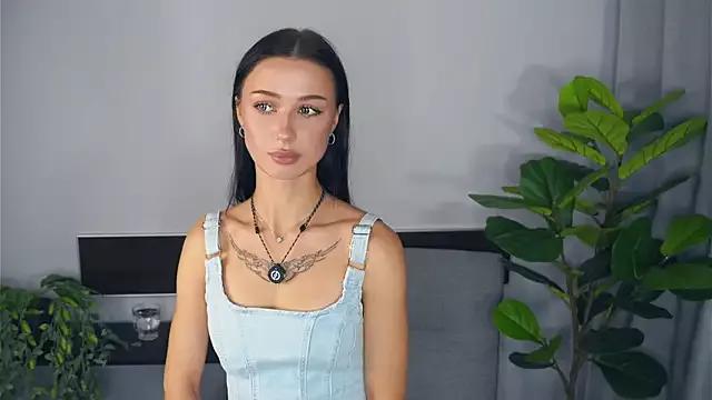 RendaBaatz from StripChat is Freechat