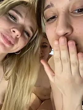 RollingGirlzzz from StripChat
