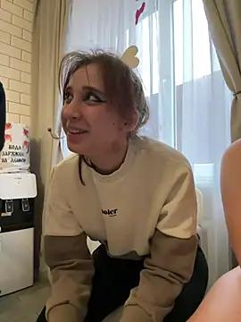 RollingGirlzzz from StripChat