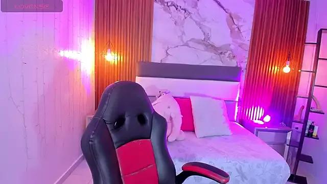 ROSIE_MOSS from StripChat is Freechat