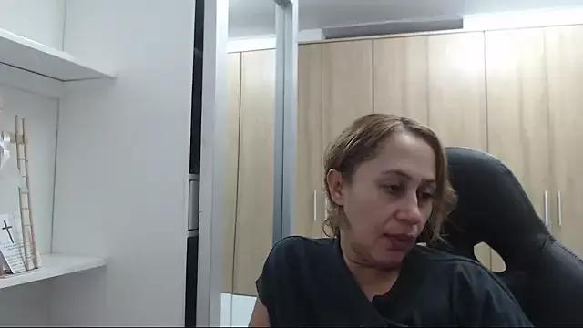 RoxanaLove9 from StripChat is Freechat