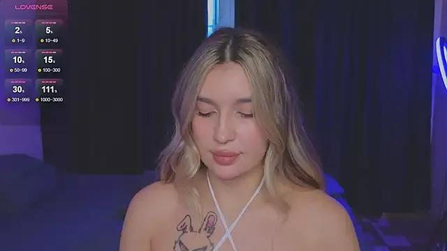 RoxyChill from StripChat is Freechat