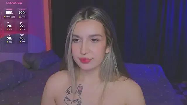 RoxyChilli from StripChat is Freechat