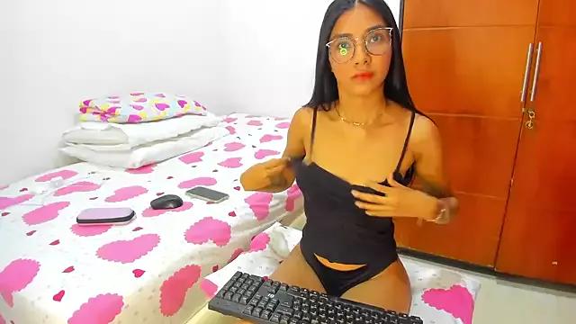 sam_hart from StripChat is Freechat