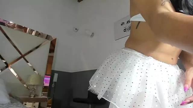 samanta_streeth69x on StripChat 