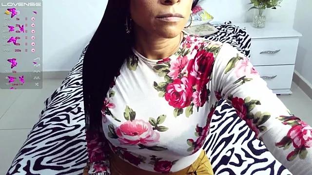 Samantha__milf from StripChat