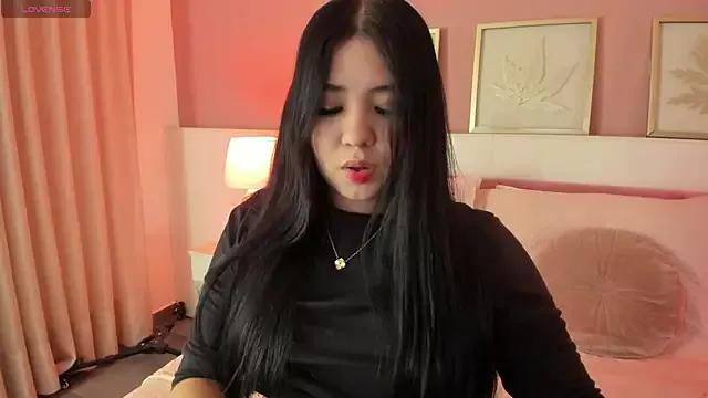 Sara_Hills_ from StripChat is Freechat