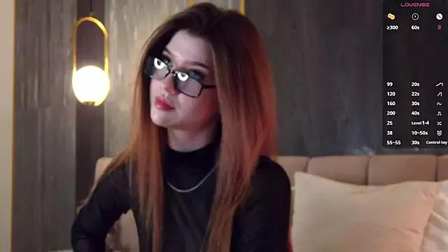 Sara_Lewiis from StripChat