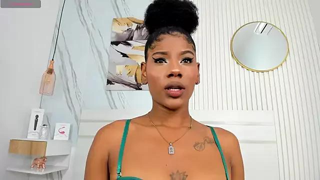 Sara_Lewwis from StripChat