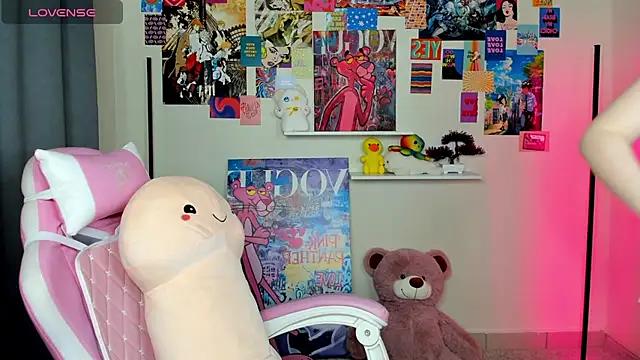 Sara_Robinson from StripChat