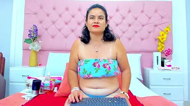 SaraBernarrd from StripChat