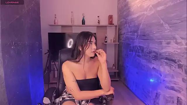 saracaball_ from StripChat
