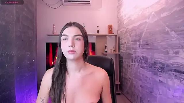 saracaball_ from StripChat