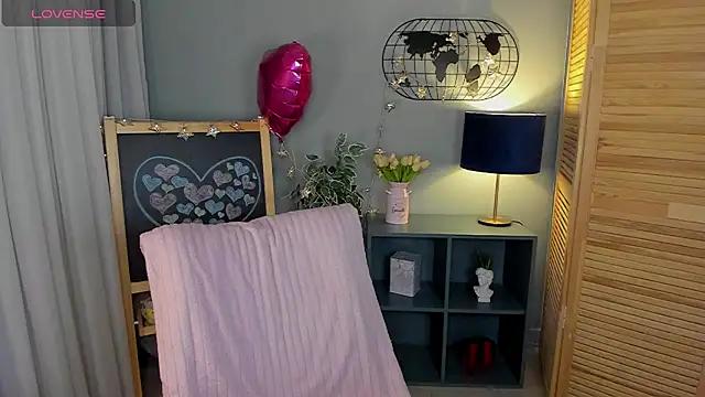 Sarah_Grows from StripChat