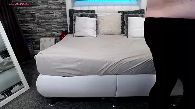 Girls: try live performances with matured performers, from dancing to quirks, in a variety of beautiful sex cams.