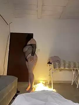 sarahreyess_11 from StripChat is Freechat