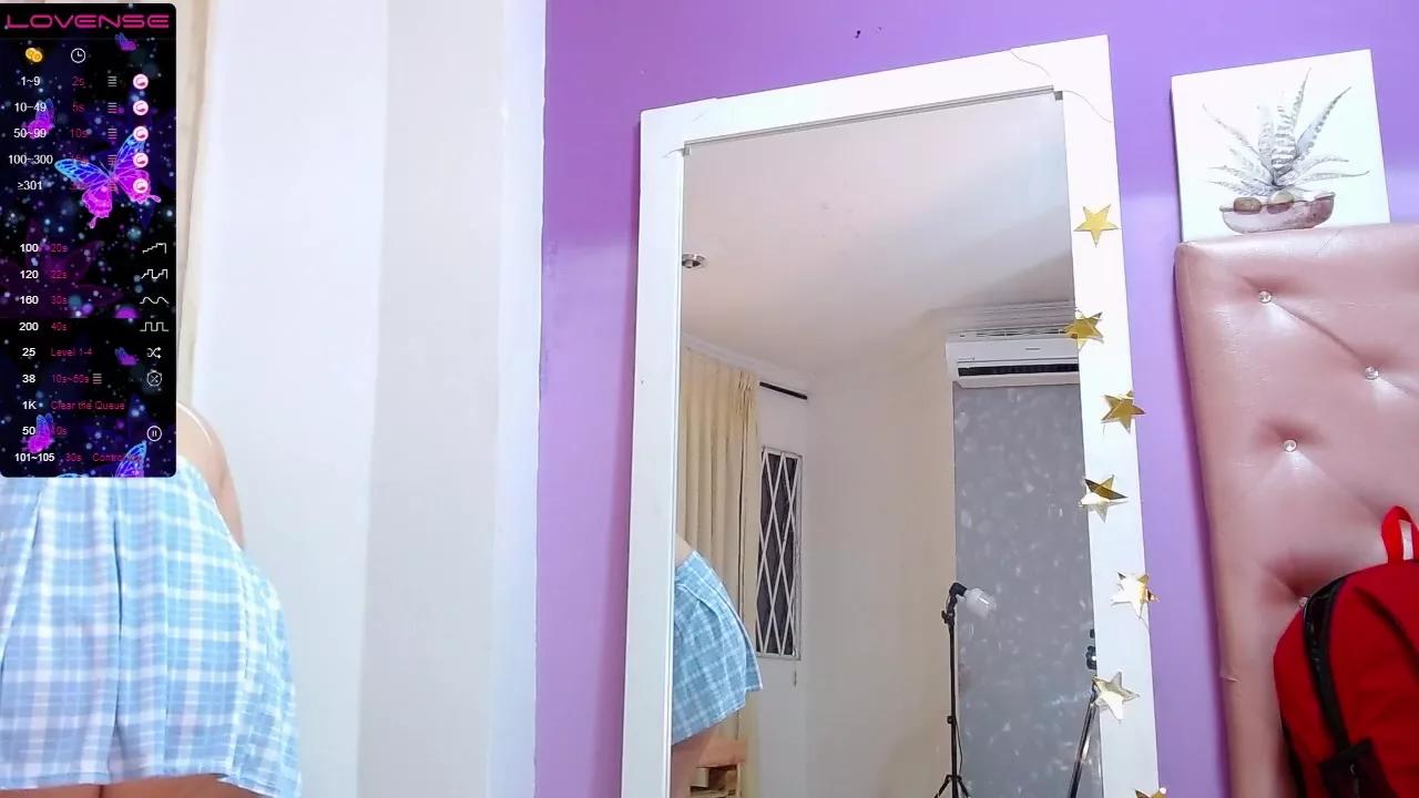 sarahsmiitth from StripChat