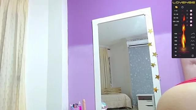 sarahsmiitth from StripChat
