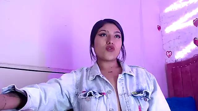 SarahStones from StripChat