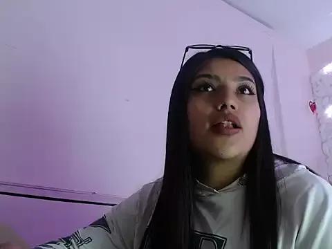 SarahStones from StripChat